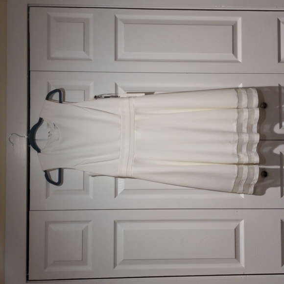 White Calvin Klein Fit and Flare Illusion Hem Crepe A-Line dress. Size 10 New - Picture 3 of 7